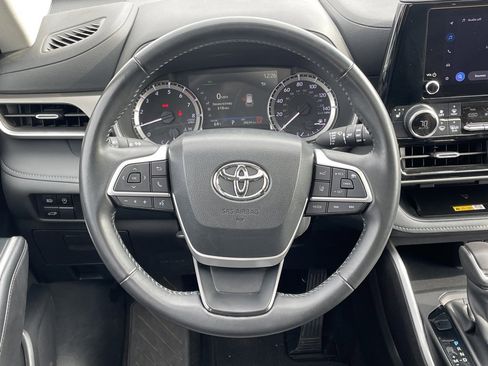 Used 2024 Toyota Highlander LE image 11