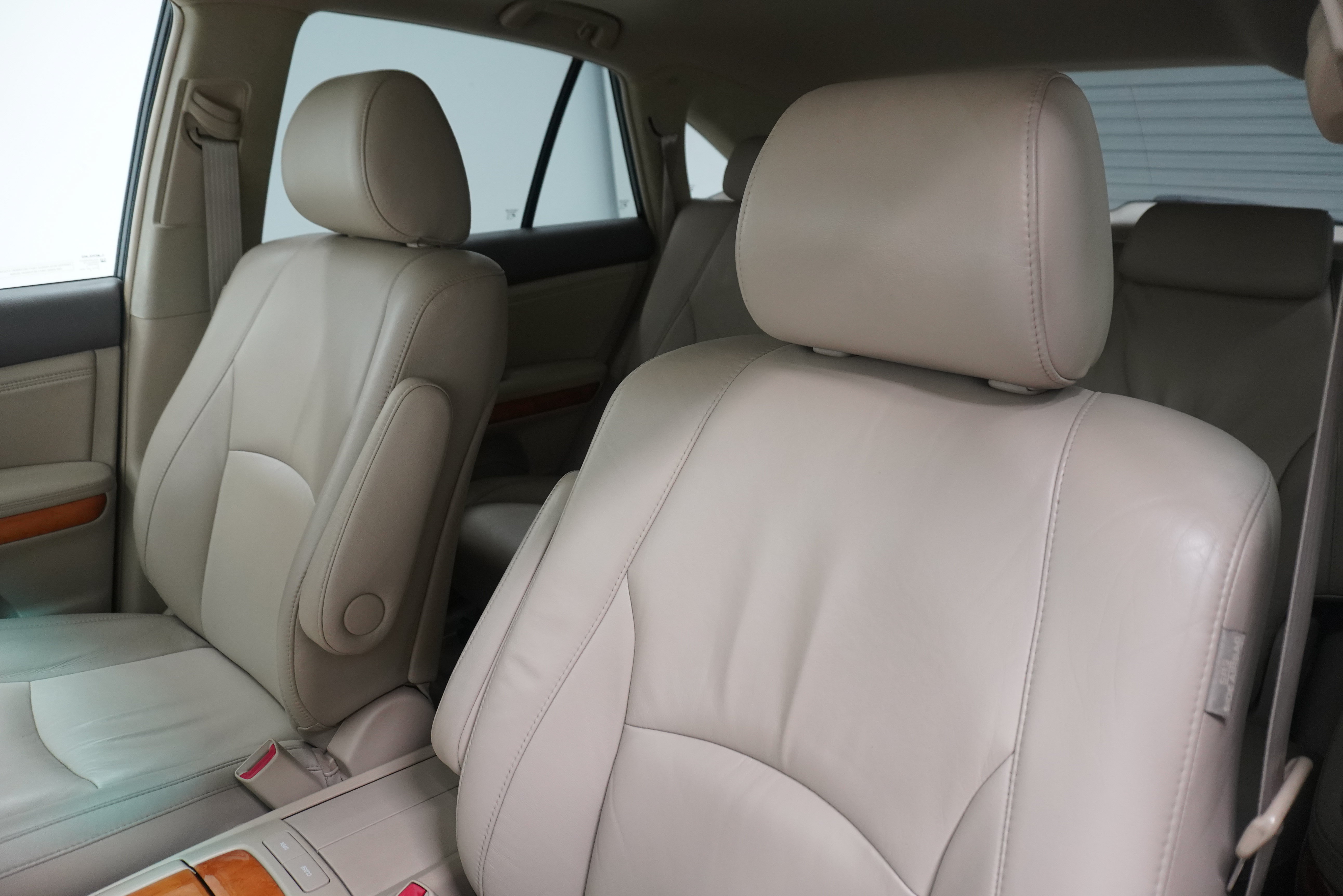 Used 2005 Lexus RX 330 w/ Premium Pkg FWD image 11