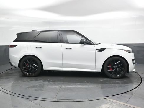 Used 2024 Land Rover Range Rover Sport Dynamic SE AWD/4WD image 3