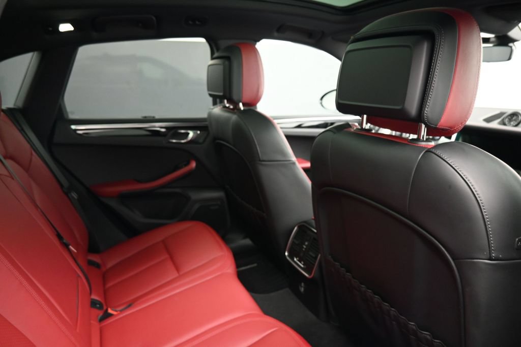 Certified 2025 Porsche Macan AWD/4WD image 7