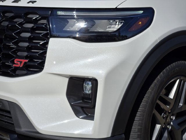 Used 2025 Ford Explorer ST w/ Sun And Sound Package AWD/4WD image 8