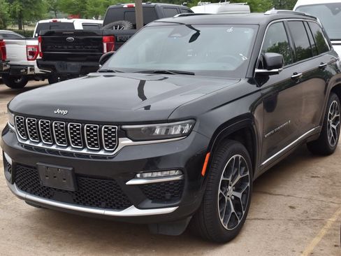 Used 2023 Jeep Grand Cherokee Summit AWD/4WD image 2