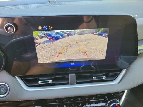 Used 2026 Chevrolet Equinox LT w/ Convenience Package II FWD image 20