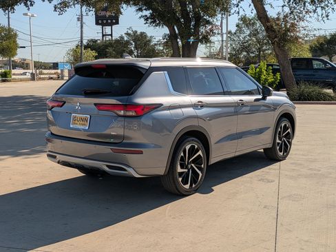 Used 2022 Mitsubishi Outlander SEL image 3