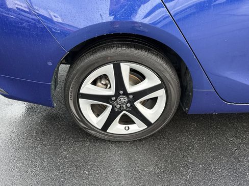 Used 2018 Toyota Prius Four Touring w/ Premium Convenience Package FWD image 36