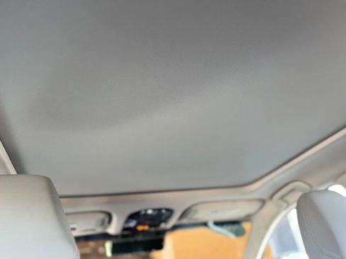 Used 2021 Toyota Venza Limited image 19