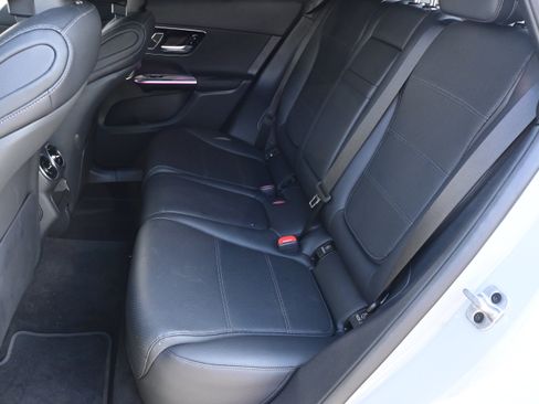 Used 2025 Mercedes-Benz GLC 300 image 30