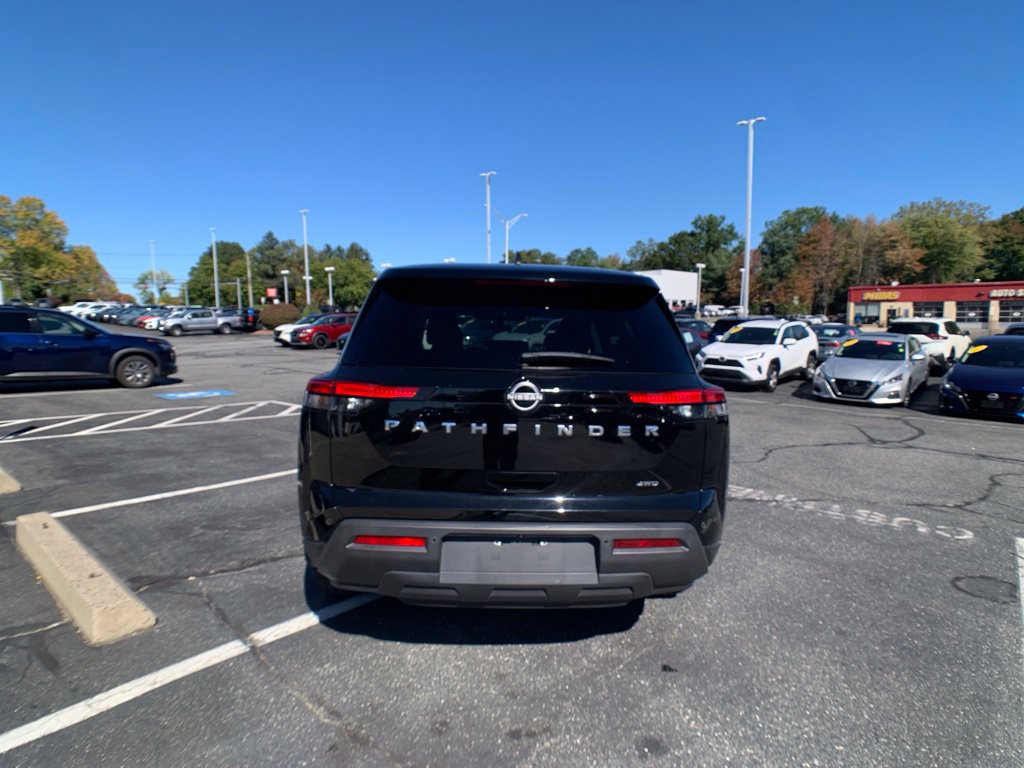 Used 2023 Nissan Pathfinder S AWD/4WD image 5