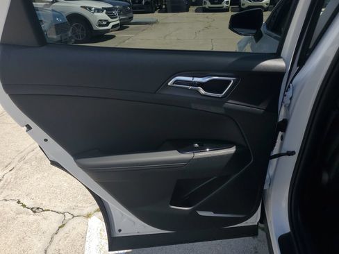 Used 2025 Kia Sportage EX FWD image 17