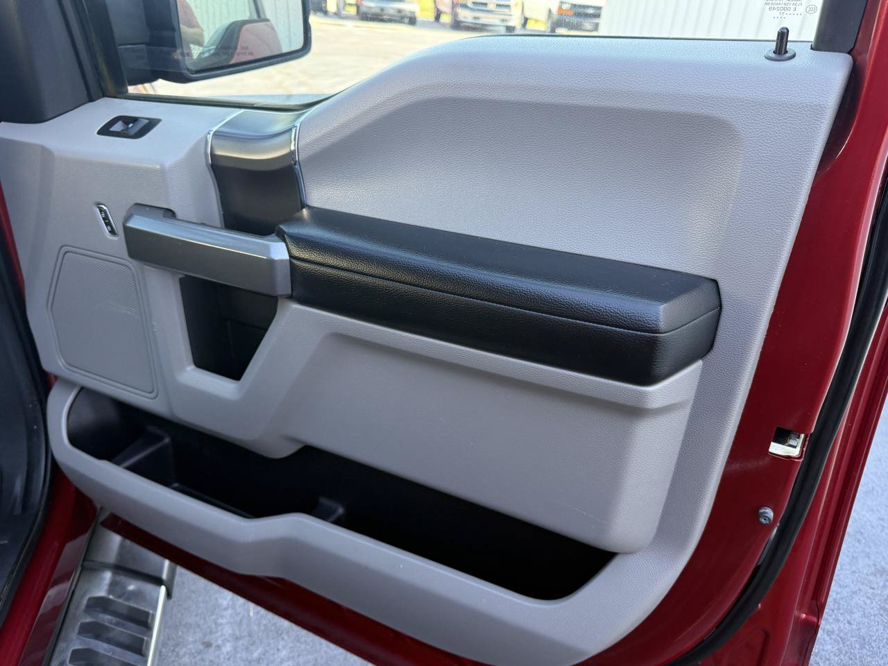 Used 2017 Ford F150 XLT w/ Equipment Group 302A Luxury AWD/4WD image 12