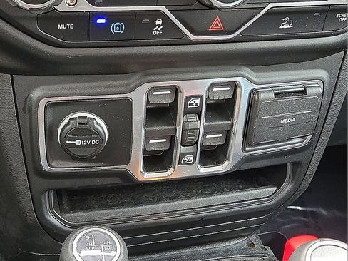 Used 2023 Jeep Wrangler Unlimited Sahara image 29