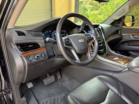 Used 2020 Cadillac Escalade Luxury AWD/4WD image 9