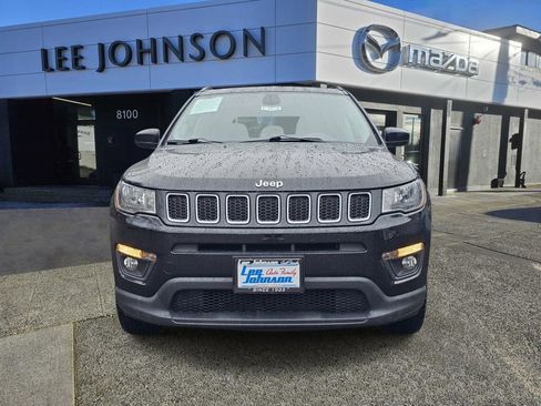 Used 2017 Jeep Compass Latitude w/ Popular Equipment Group AWD/4WD image 8