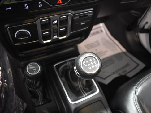 Used 2020 Jeep Wrangler Unlimited Sahara AWD/4WD image 20