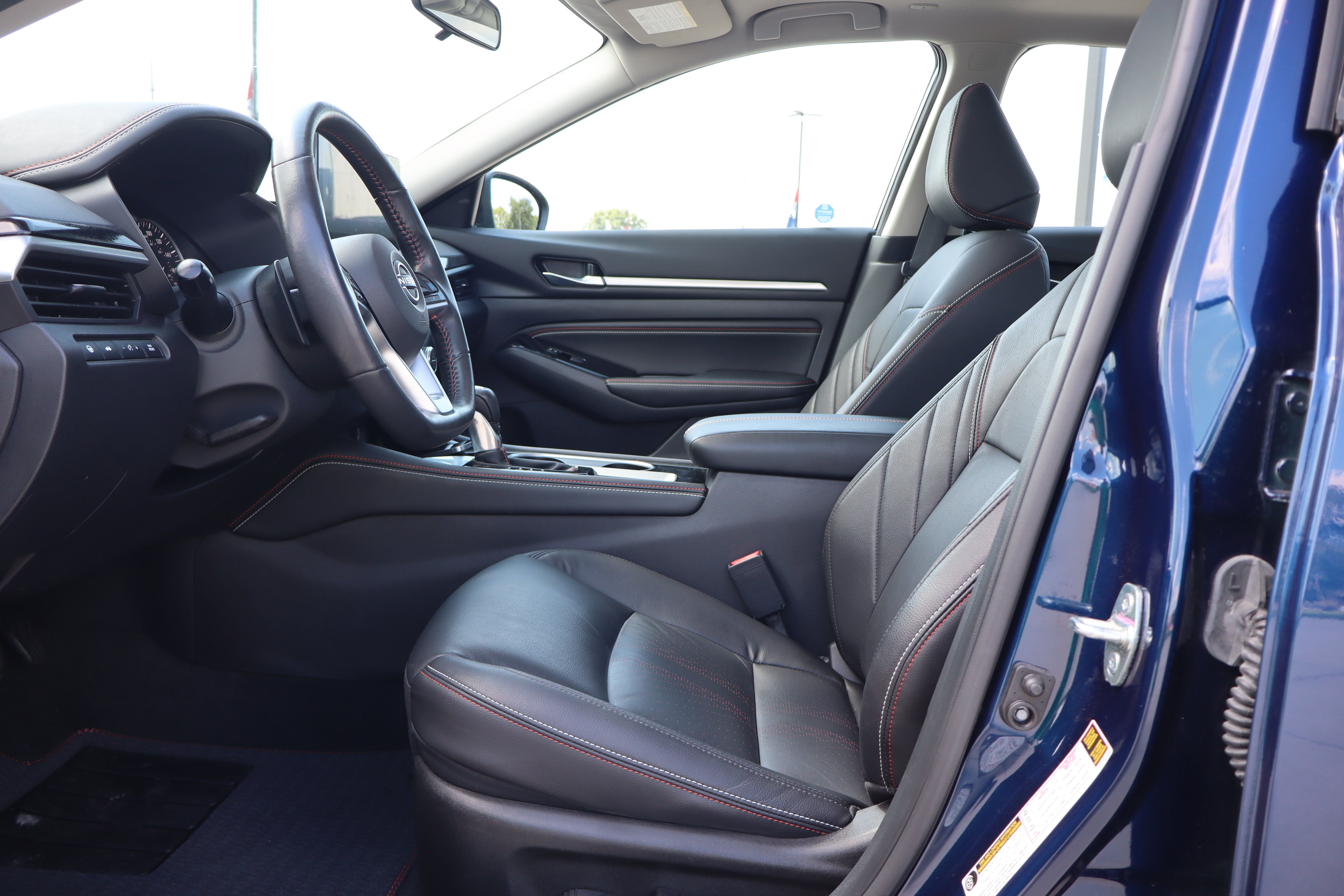 Used 2023 Nissan Altima 2.0 SR FWD image 9