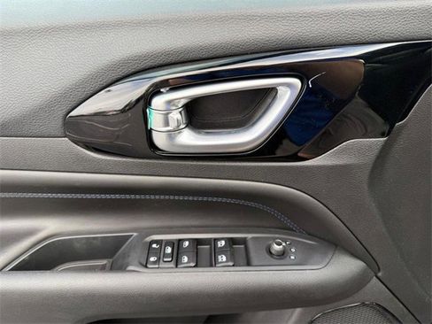 New 2025 Jeep Compass Latitude w/ Sun & Sound Group image 31