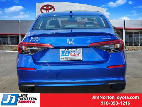 Used 2023 Honda Civic Touring image 6