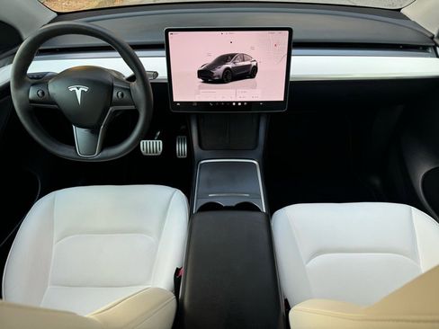 Used 2022 Tesla Model Y Performance image 3