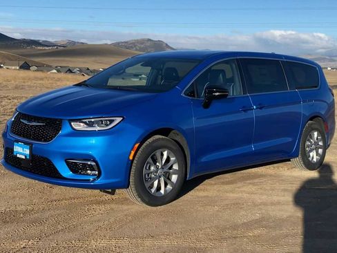 New 2026 Chrysler Pacifica Limited image 4