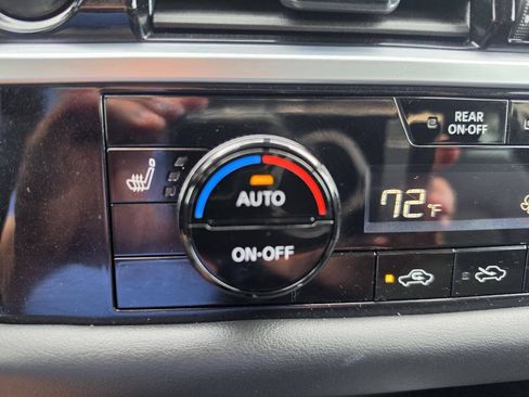 Used 2025 Nissan Pathfinder SV AWD/4WD image 16