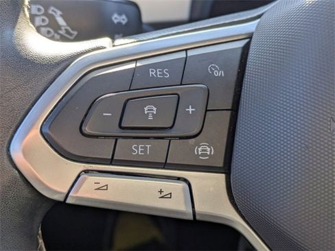 Certified 2021 Volkswagen Atlas Cross Sport SE w/ Panoramic Sunroof Package image 27