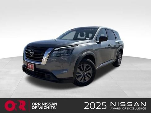 Used 2025 Nissan Pathfinder S AWD/4WD image 1