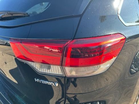 Used 2018 Toyota Highlander Limited Platinum AWD/4WD image 12