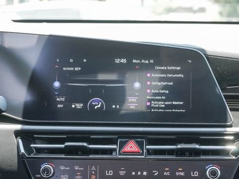 Used 2025 Kia Niro EX FWD image 17
