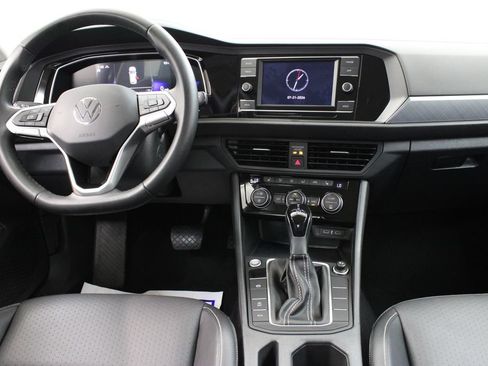 Used 2024 Volkswagen Jetta SE FWD image 9