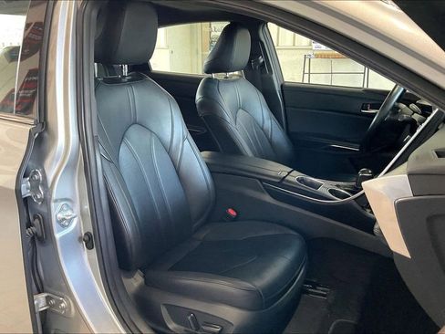 Used 2021 Toyota Avalon XLE FWD image 21
