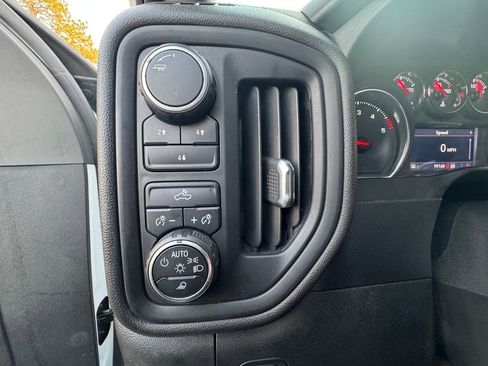 Used 2021 Chevrolet Silverado 2500 Custom w/ Custom Value Package image 10