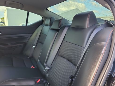 Used 2025 Nissan Altima 2.5 SR FWD image 10