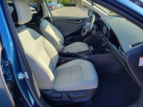 Certified 2023 Kia Niro EX Touring FWD image 7