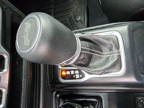 Used 2022 Jeep Wrangler Unlimited Sahara w/ Cold Weather Group AWD/4WD image 16