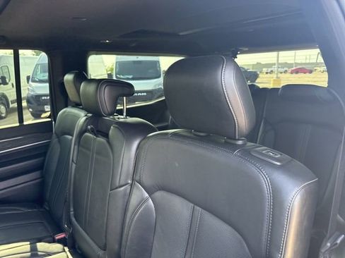 Used 2022 Jeep Wagoneer Series II w/ Premium Group I AWD/4WD image 14