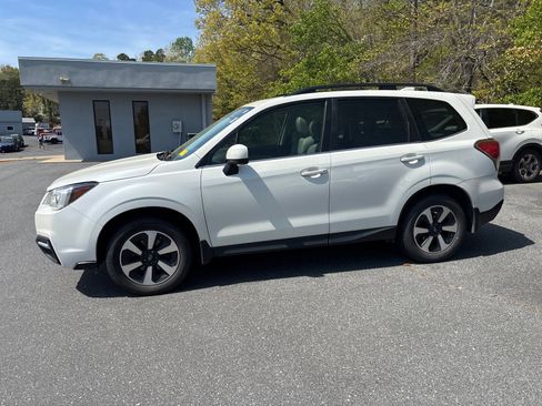 Used 2018 Subaru Forester 2.5i Limited image 3