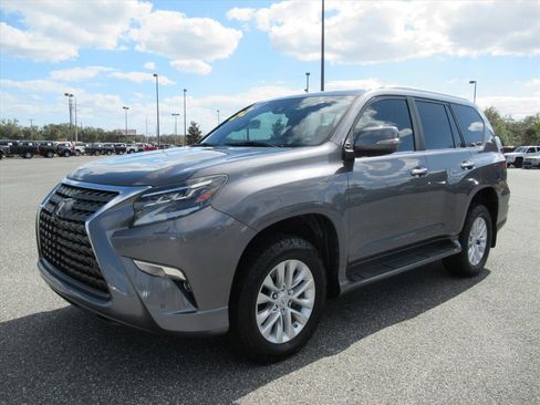 Used 2022 Lexus GX 460 Premium w/ Premium Package image 3