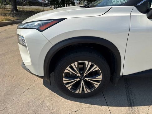 Used 2023 Nissan Rogue SV AWD/4WD image 2