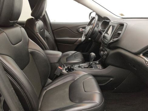 Used 2019 Jeep Cherokee Latitude Plus image 21