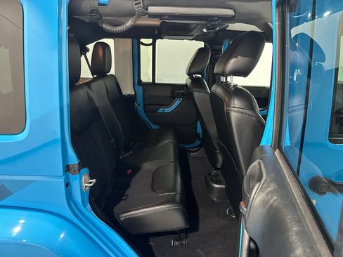 Used 2017 Jeep Wrangler Unlimited Sahara AWD/4WD image 23