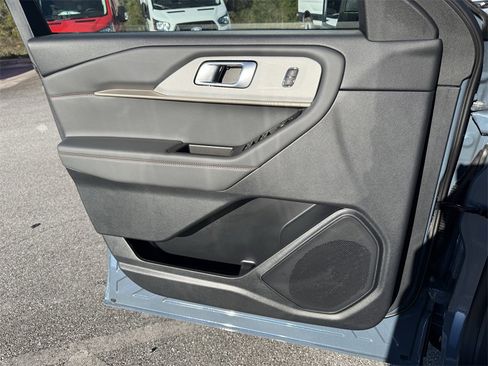 Certified 2025 Ford Explorer Active image 18