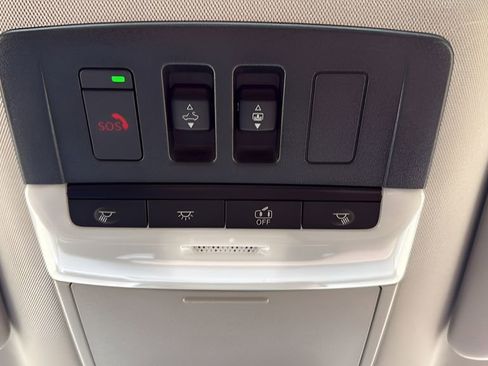 Used 2025 Nissan Pathfinder Platinum image 39