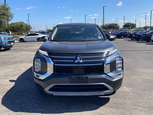 Used 2025 Mitsubishi Outlander SE FWD image 2