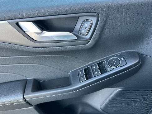 New 2025 Ford Escape SE image 10