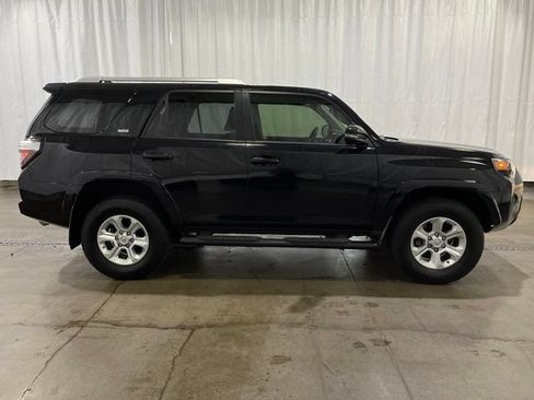 Used 2017 Toyota 4Runner SR5 Premium AWD/4WD image 3