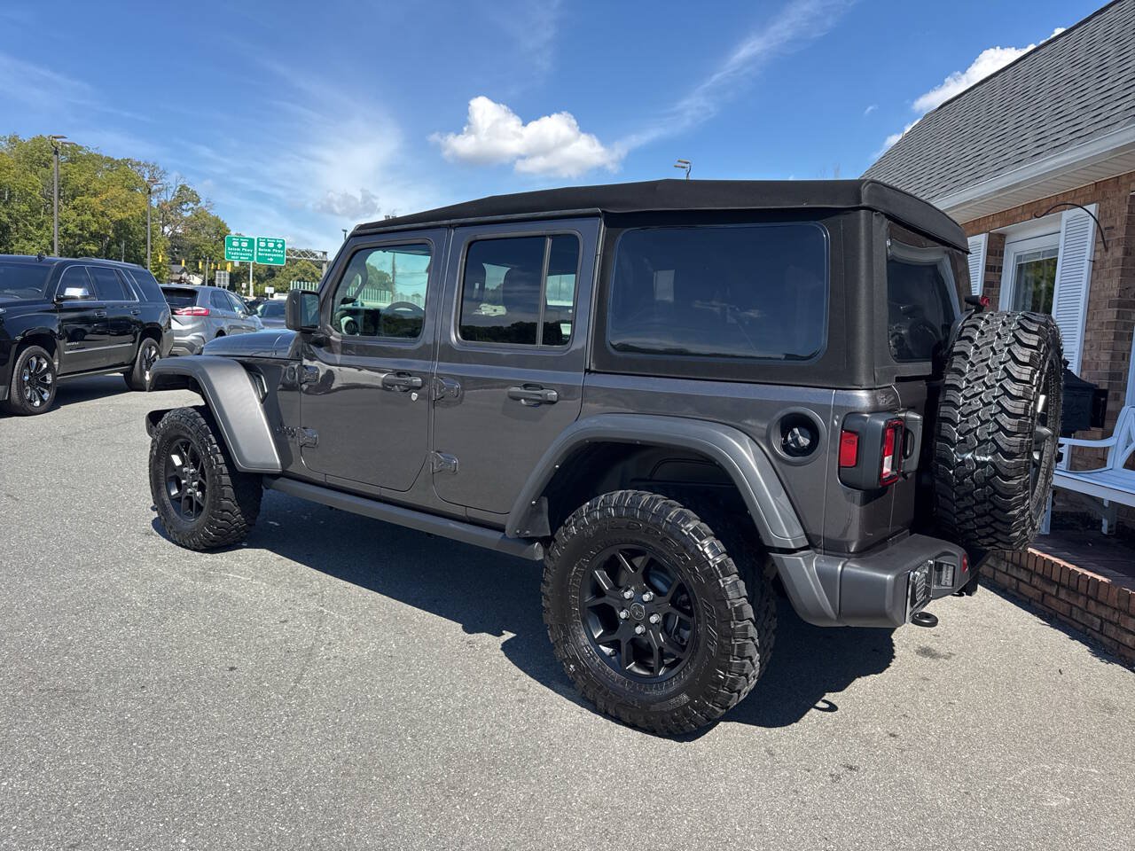 Used 2024 Jeep Wrangler Unlimited Sport AWD/4WD image 14
