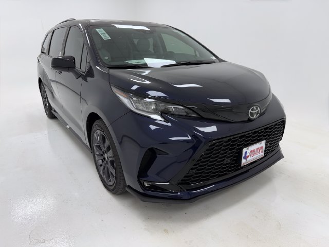 New 2026 Toyota Sienna XSE FWD image 2