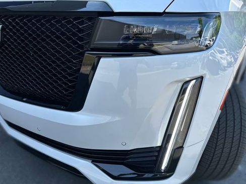 Used 2023 Cadillac Escalade ESV Sport Platinum w/ LPO, ONYX Package AWD/4WD image 9