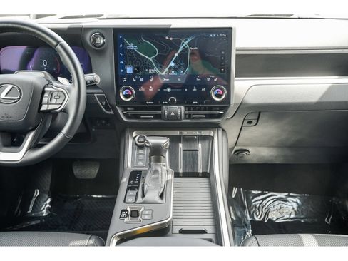Used 2025 Lexus GX 550 AWD/4WD image 13