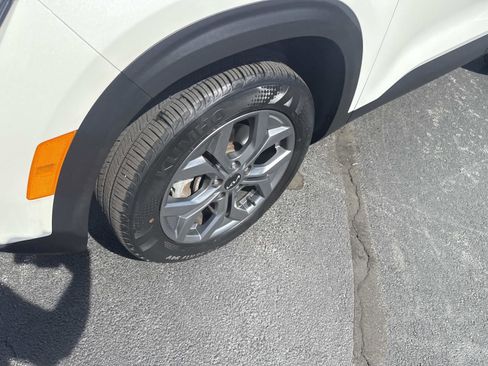 Used 2024 Kia Seltos LX image 12